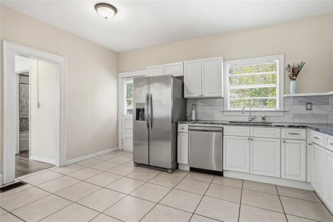 Casa en venta en Saint Petersburg, Florida, 4 dormitorios, 155.43 m2 № 2141957 - foto 4
