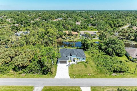 House in North Port, Florida 3 bedrooms, 208.57 sq.m. № 1771018 - photo 3
