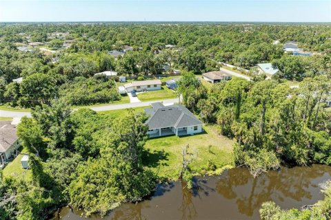 House in North Port, Florida 3 bedrooms, 208.57 sq.m. № 1771018 - photo 8
