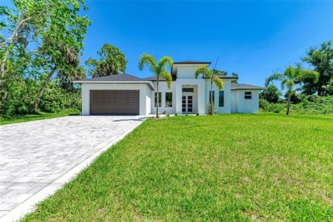 House in North Port, Florida 3 bedrooms, 208.57 sq.m. № 1771018 - photo 14