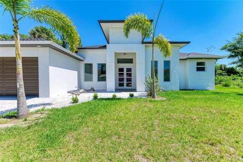 House in North Port, Florida 3 bedrooms, 208.57 sq.m. № 1771018 - photo 1