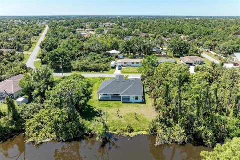 House in North Port, Florida 3 bedrooms, 208.57 sq.m. № 1771018 - photo 9