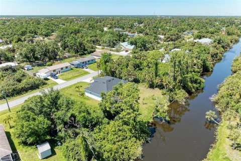 House in North Port, Florida 3 bedrooms, 208.57 sq.m. № 1771018 - photo 7