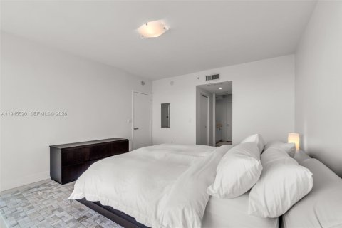 Condominio en venta en Miami, Florida, 1 dormitorio, 105.44 m2 № 2002123 - foto 13