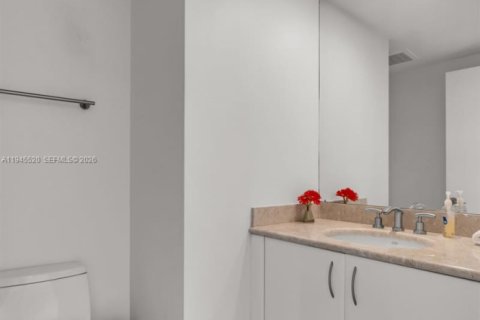 Condominio en venta en Miami, Florida, 1 dormitorio, 105.44 m2 № 2002123 - foto 11