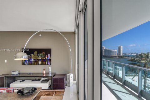 Condominio en venta en Miami, Florida, 1 dormitorio, 105.44 m2 № 2002123 - foto 5