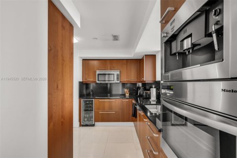 Condominio en venta en Miami, Florida, 1 dormitorio, 105.44 m2 № 2002123 - foto 9