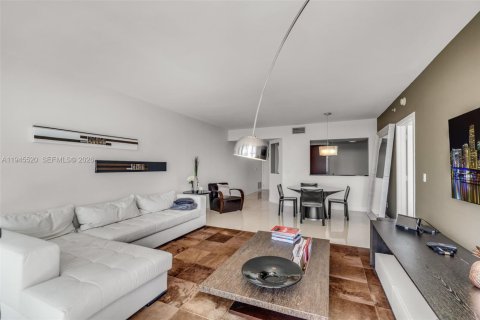 Condominio en venta en Miami, Florida, 1 dormitorio, 105.44 m2 № 2002123 - foto 4