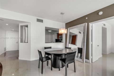 Condominio en venta en Miami, Florida, 1 dormitorio, 105.44 m2 № 2002123 - foto 7