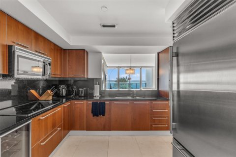 Condominio en venta en Miami, Florida, 1 dormitorio, 105.44 m2 № 2002123 - foto 10
