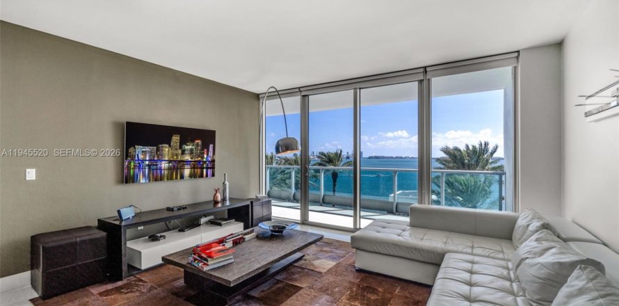 Condominio en Miami, Florida, 1 dormitorio  № 2002123