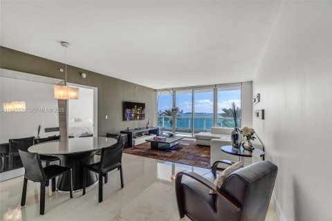 Condominio en venta en Miami, Florida, 1 dormitorio, 105.44 m2 № 2002123 - foto 3