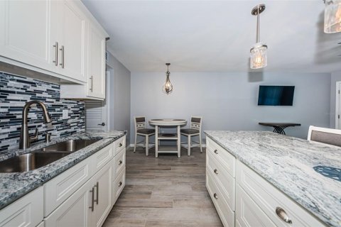 Condominio en alquiler en Treasure Island, Florida, 1 dormitorio, 53.88 m2 № 1782404 - foto 12