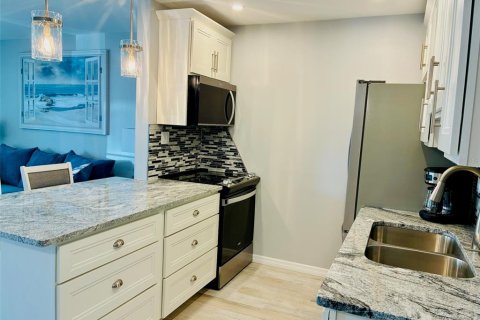 Condominio en alquiler en Treasure Island, Florida, 1 dormitorio, 53.88 m2 № 1782404 - foto 4