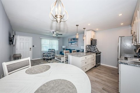 Condominio en alquiler en Treasure Island, Florida, 1 dormitorio, 53.88 m2 № 1782404 - foto 16