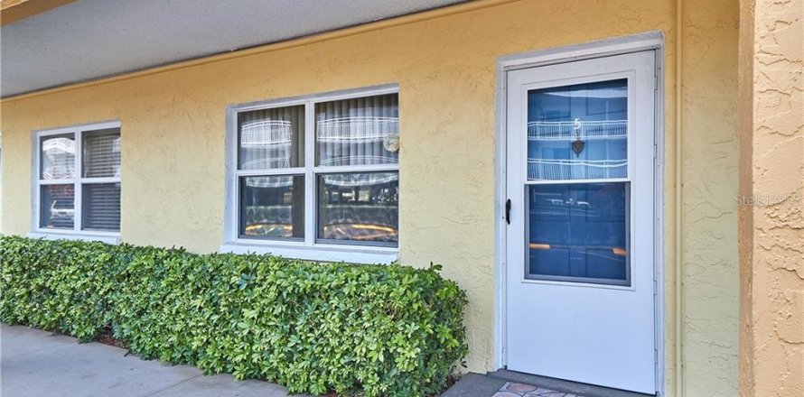 Condominio en Treasure Island, Florida, 1 dormitorio № 1782404
