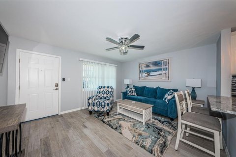 Condominio en alquiler en Treasure Island, Florida, 1 dormitorio, 53.88 m2 № 1782404 - foto 13