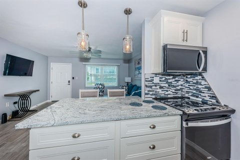 Condominio en alquiler en Treasure Island, Florida, 1 dormitorio, 53.88 m2 № 1782404 - foto 17