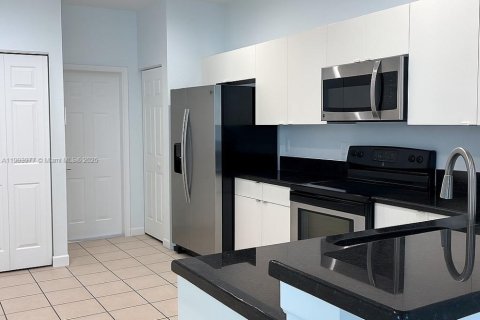 Adosado en alquiler en Weston, Florida, 4 dormitorios, 166.3 m2 № 1963538 - foto 9