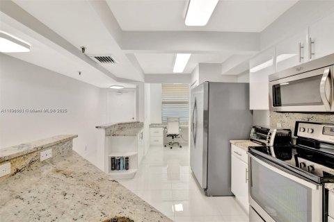 Снять в аренду кондоминиум в Дженсен-Бич, Флорида 2 спальни, 125.05м2, № 2014316 - фото 7