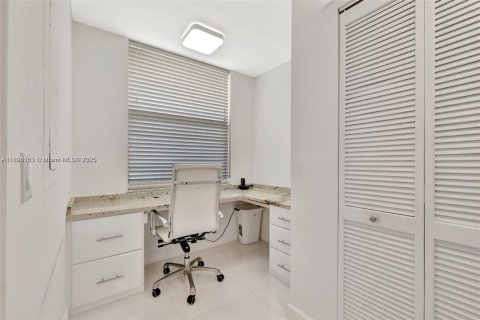 Снять в аренду кондоминиум в Дженсен-Бич, Флорида 2 спальни, 125.05м2, № 2014316 - фото 13