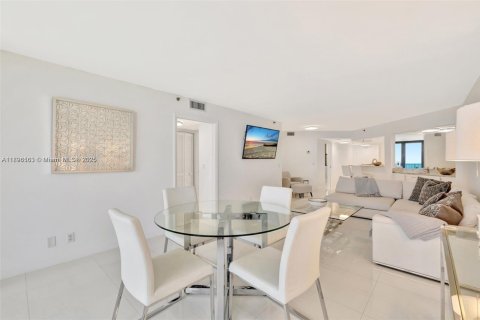 Снять в аренду кондоминиум в Дженсен-Бич, Флорида 2 спальни, 125.05м2, № 2014316 - фото 18