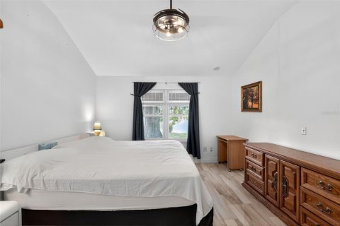 Купить виллу или дом в Леди-Лейк, Флорида 5 комнат, 160.72м2, № 1907878 - фото 25