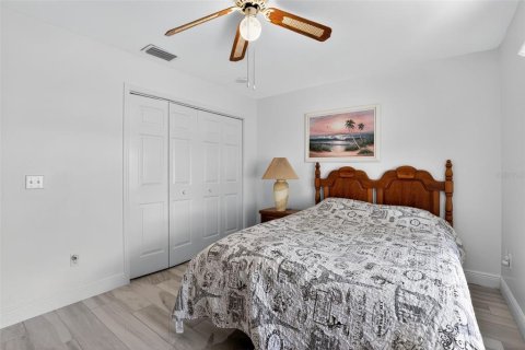 House in Lady Lake, Florida 3 bedrooms, 160.72 sq.m. № 1907878 - photo 22