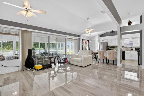 House in Lady Lake, Florida 3 bedrooms, 160.72 sq.m. № 1907878 - photo 14