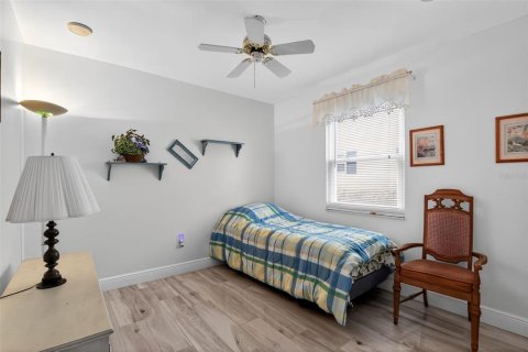 House in Lady Lake, Florida 3 bedrooms, 160.72 sq.m. № 1907878 - photo 26