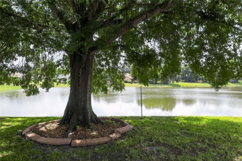 House in Lady Lake, Florida 3 bedrooms, 160.72 sq.m. № 1907878 - photo 5