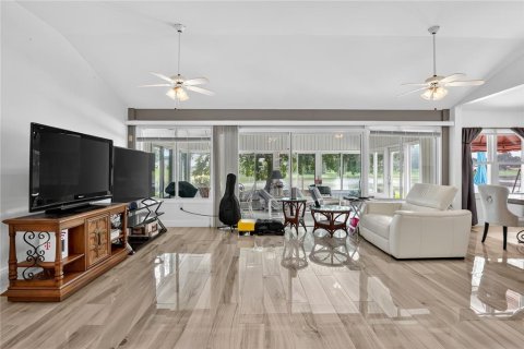 House in Lady Lake, Florida 3 bedrooms, 160.72 sq.m. № 1907878 - photo 15
