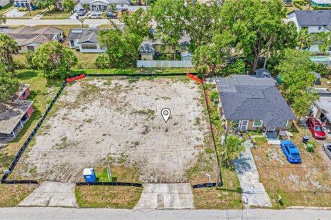 House in Tampa, Florida 4 bedrooms, 288 sq.m. № 2098761 - photo 4