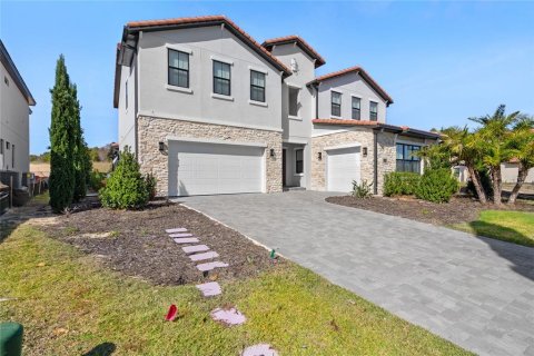House in Montverde, Florida 5 bedrooms, 410.35 sq.m. № 2198712 - photo 2