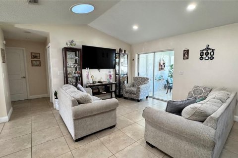 House in Palm Coast, Florida 4 bedrooms, 153.29 sq.m. № 2397049 - photo 12