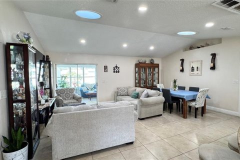 House in Palm Coast, Florida 4 bedrooms, 153.29 sq.m. № 2397049 - photo 11