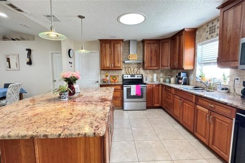 House in Palm Coast, Florida 4 bedrooms, 153.29 sq.m. № 2397049 - photo 10