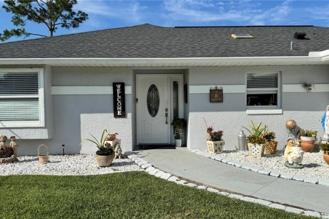 House in Palm Coast, Florida 4 bedrooms, 153.29 sq.m. № 2397049 - photo 2