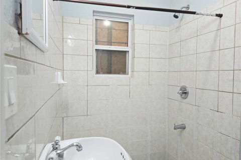 Villa ou maison à vendre à Tampa, Floride: 4 chambres, 146.04 m2 № 2411421 - photo 12
