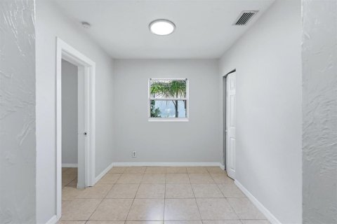 Casa en venta en Sarasota, Florida, 3 dormitorios, 128.21 m2 № 2385969 - foto 11