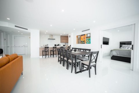 Condominio en alquiler en Miami Beach, Florida, 3 dormitorios, 196.95 m2 № 2013014 - foto 23