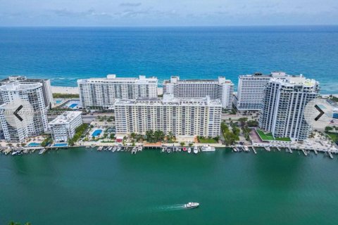 Condominio en Miami Beach, Florida, 3 dormitorios  № 2013014