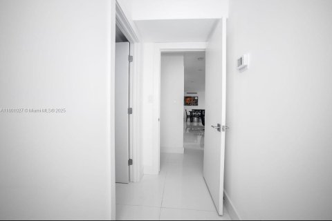 Condominio en alquiler en Miami Beach, Florida, 3 dormitorios, 196.95 m2 № 2013014 - foto 25