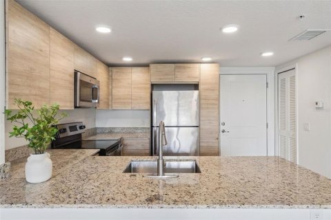 Condo in Orlando, Florida, 3 bedrooms  № 2386314 - photo 11