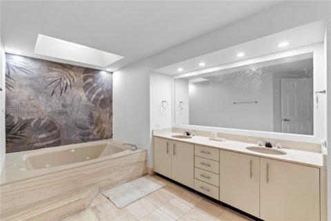 Condominio en venta en Aventura, Florida, 2 dormitorios, 179.86 m2 № 1818413 - foto 19