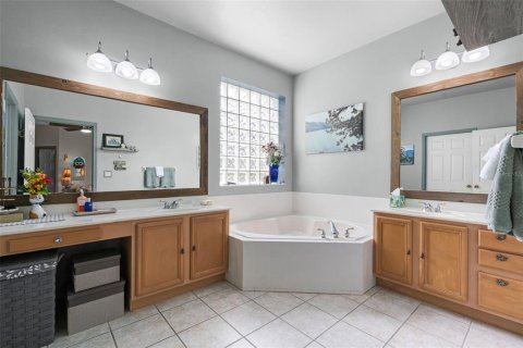 House in Windermere, Florida 3 bedrooms, 192.96 sq.m. № 1847972 - photo 18