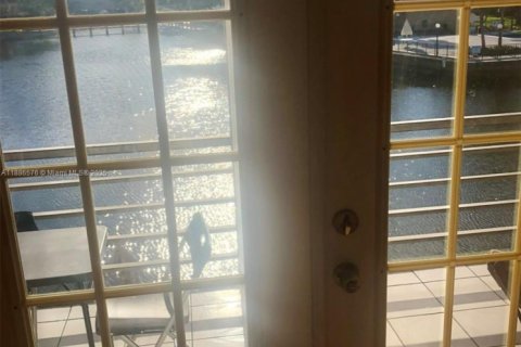 Condominio en alquiler en Hollywood, Florida, 2 dormitorios, 80.17 m2 № 1941989 - foto 5