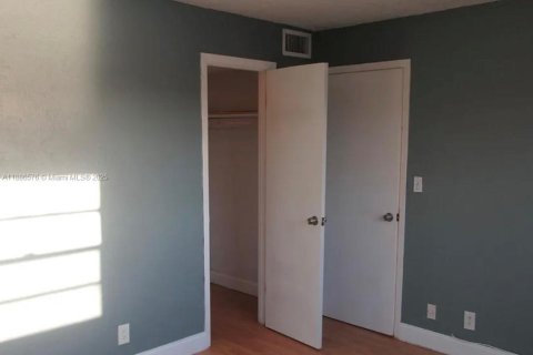 Condominio en alquiler en Hollywood, Florida, 2 dormitorios, 80.17 m2 № 1941989 - foto 14