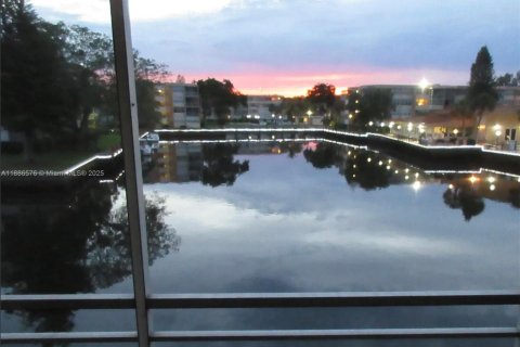 Condominio en alquiler en Hollywood, Florida, 2 dormitorios, 80.17 m2 № 1941989 - foto 4