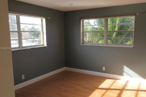 Condominio en alquiler en Hollywood, Florida, 2 dormitorios, 80.17 m2 № 1941989 - foto 12